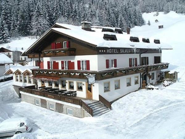 Hotel Silvesterhof Dobbiaco Exterior foto