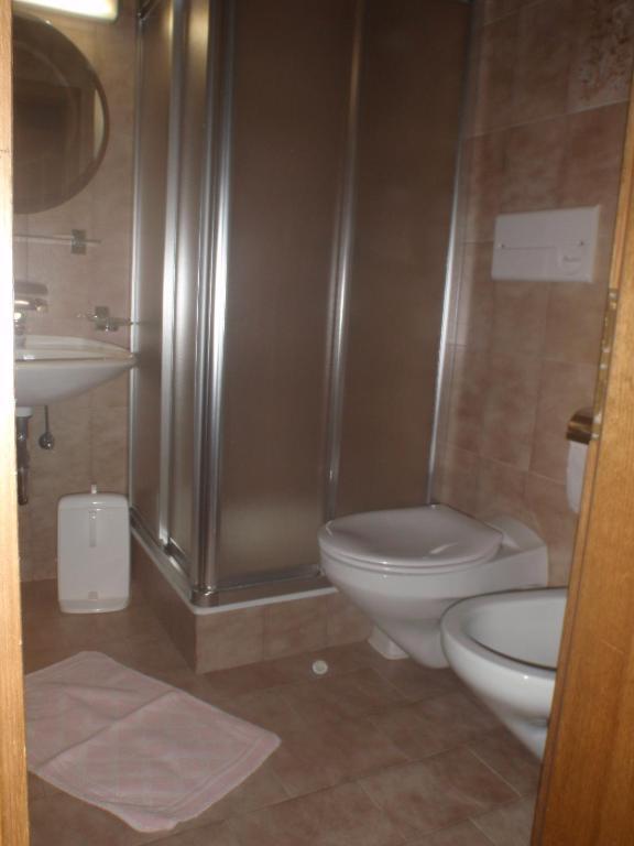 Hotel Silvesterhof Dobbiaco Quarto foto