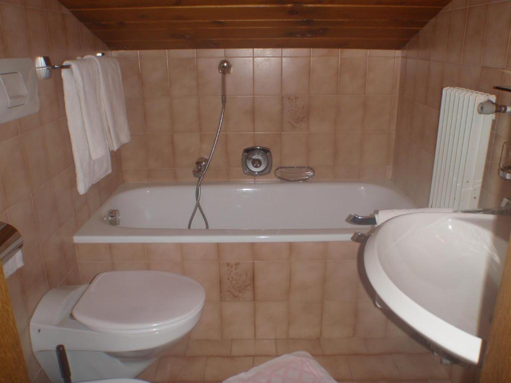 Hotel Silvesterhof Dobbiaco Quarto foto